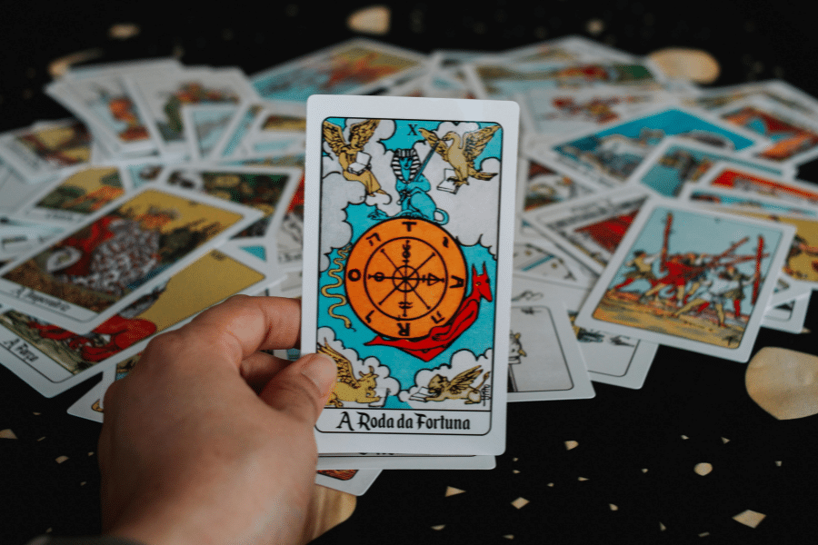 Voyance sincère sérieuse avec guidance authentique et tirages de tarot gratuits